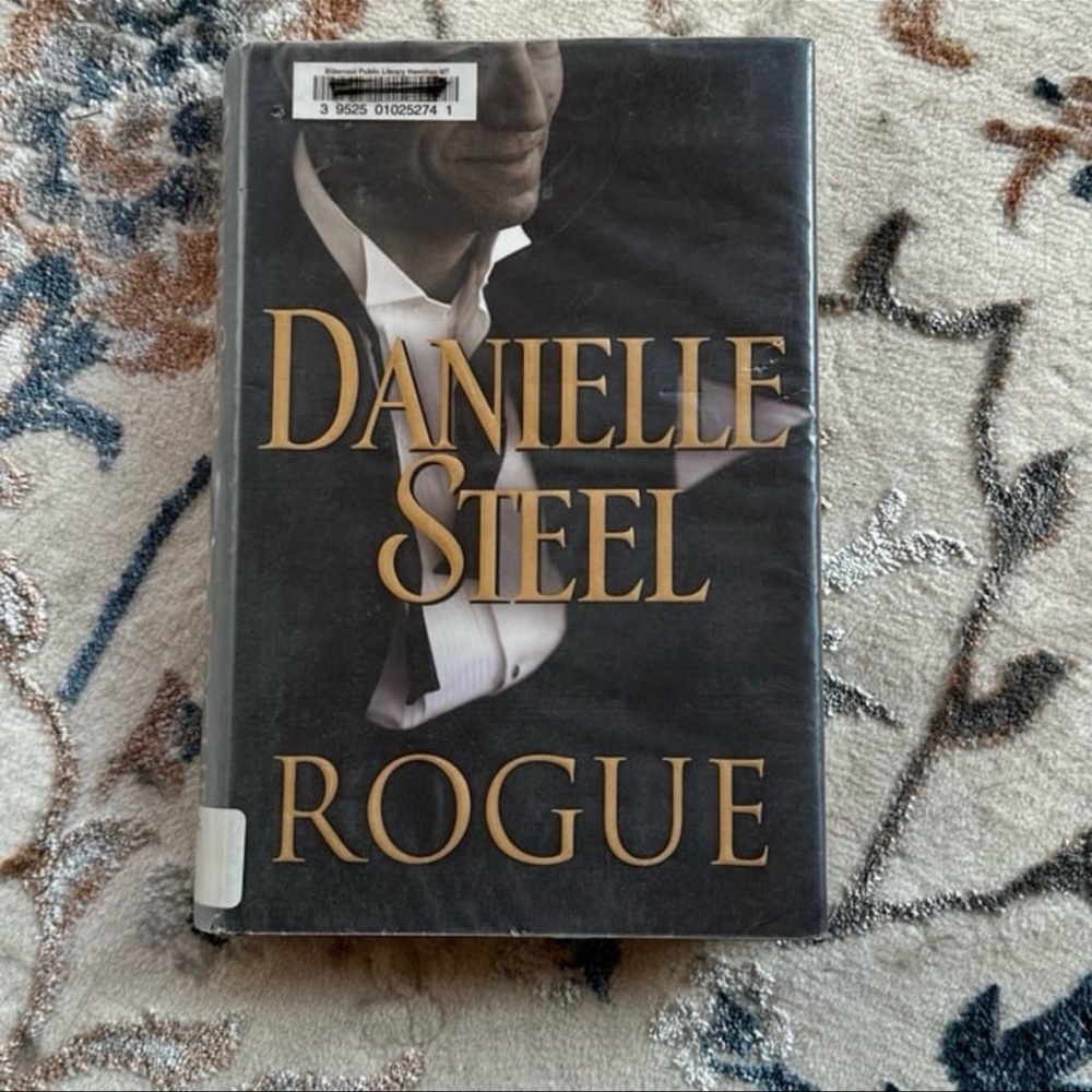 2/$10 Danielle Steel 'Rogue' Hardcover Book